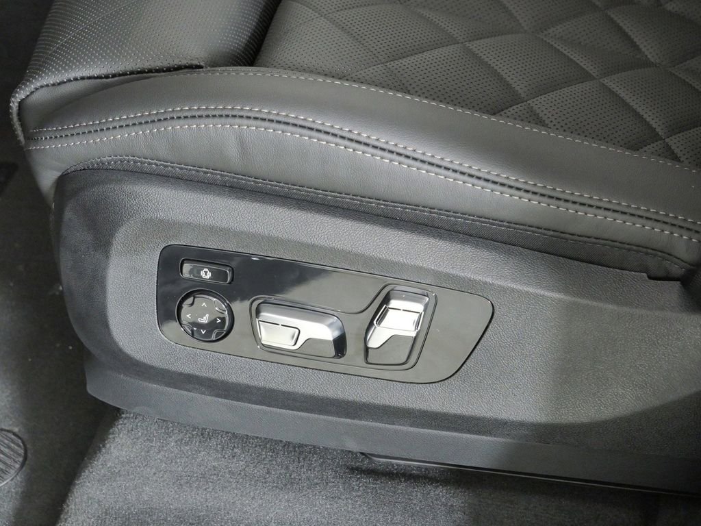 New 2026 Carbon Black Metallic BMW xDrive40i image 39