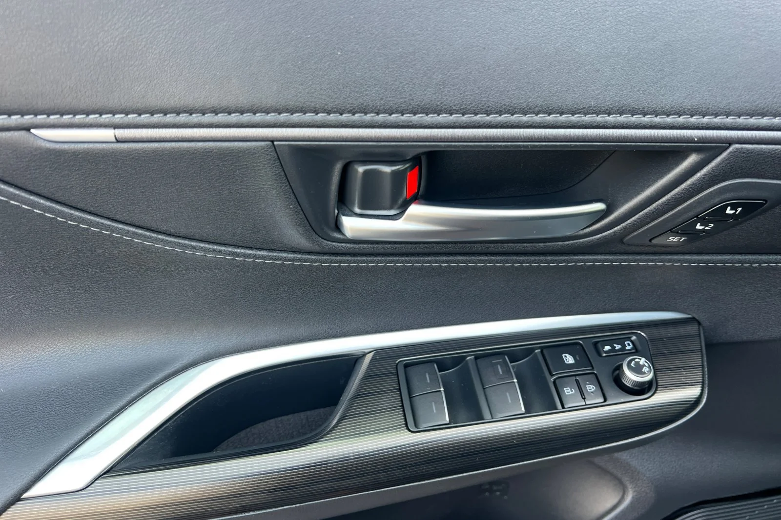 Used 2021 Coastal Gray Metallic Toyota XLE image 10