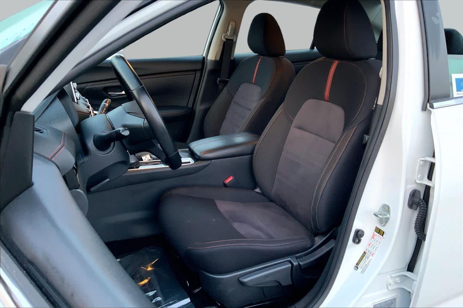 Used 2025 Aspen White Tricoat/Super Black Nissan SR image 8
