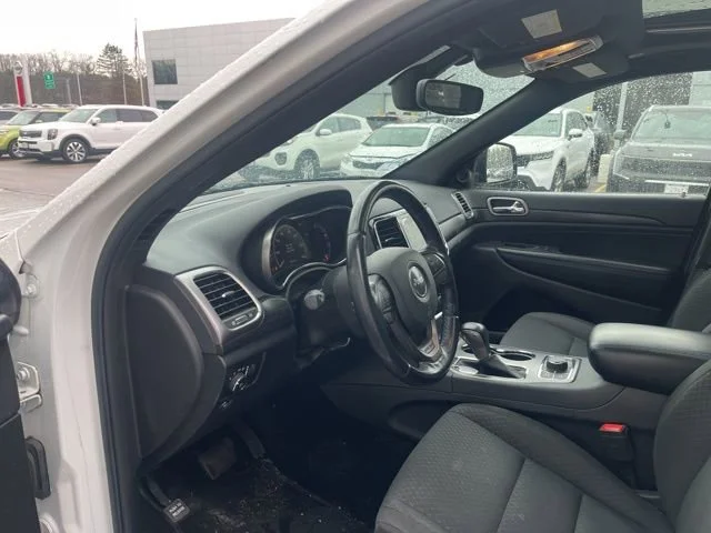 Certified Used 2020 Bright White Clearcoat Jeep Upland image 11