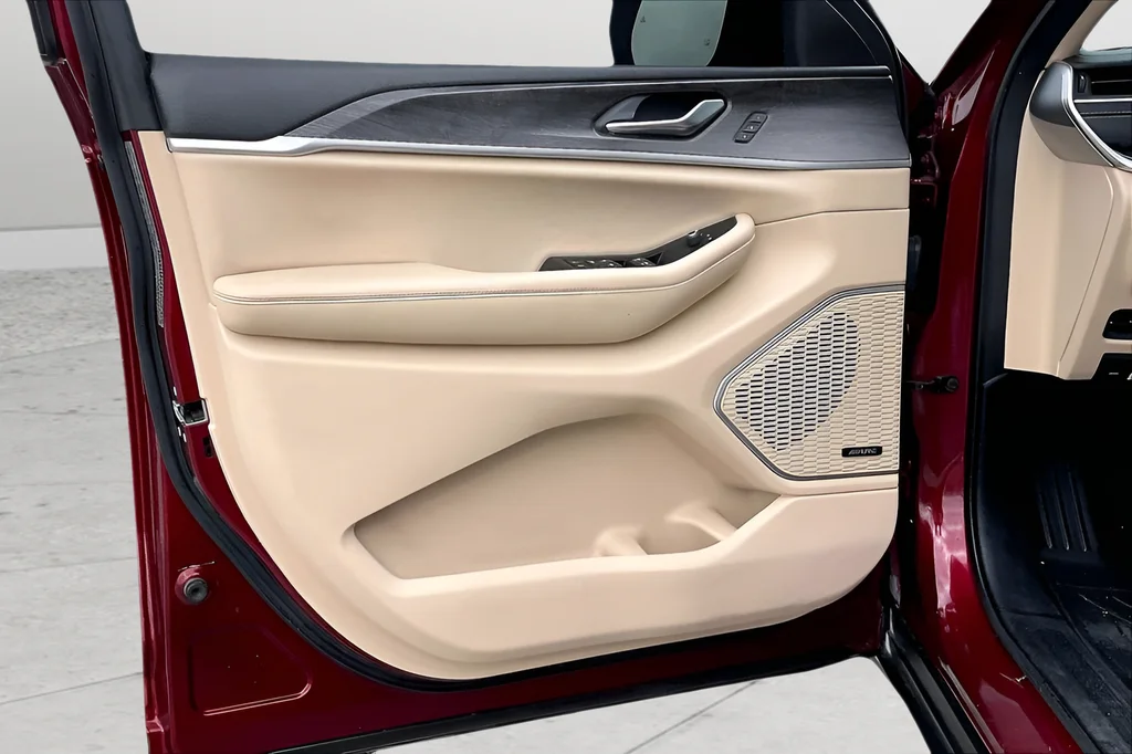 Used 2021 Red Jeep Limited image 17