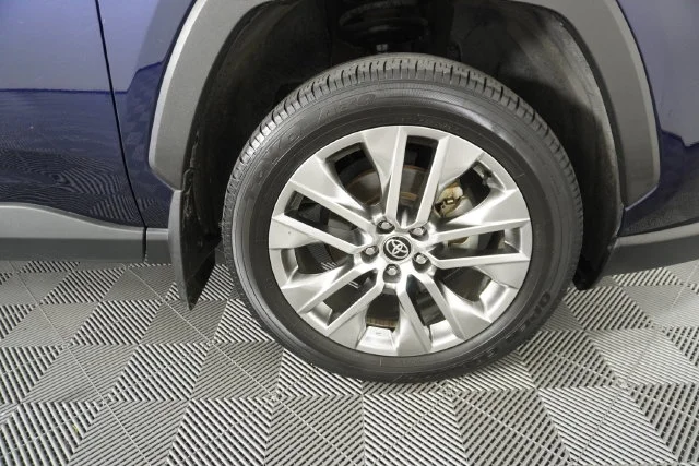 Used 2021 Blue Toyota XLE Premium image 15
