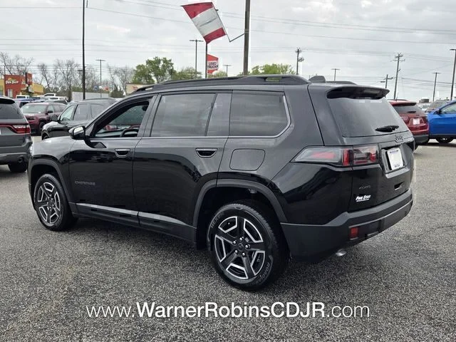 New 2026 Diamond Black Crystal Pearl-Coat Exterior Paint Jeep Limited image 9