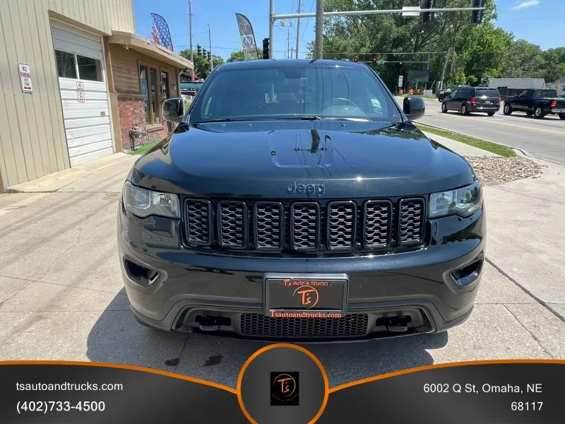 Used 2019 Black Jeep Upland Sport Utility 4D image 4