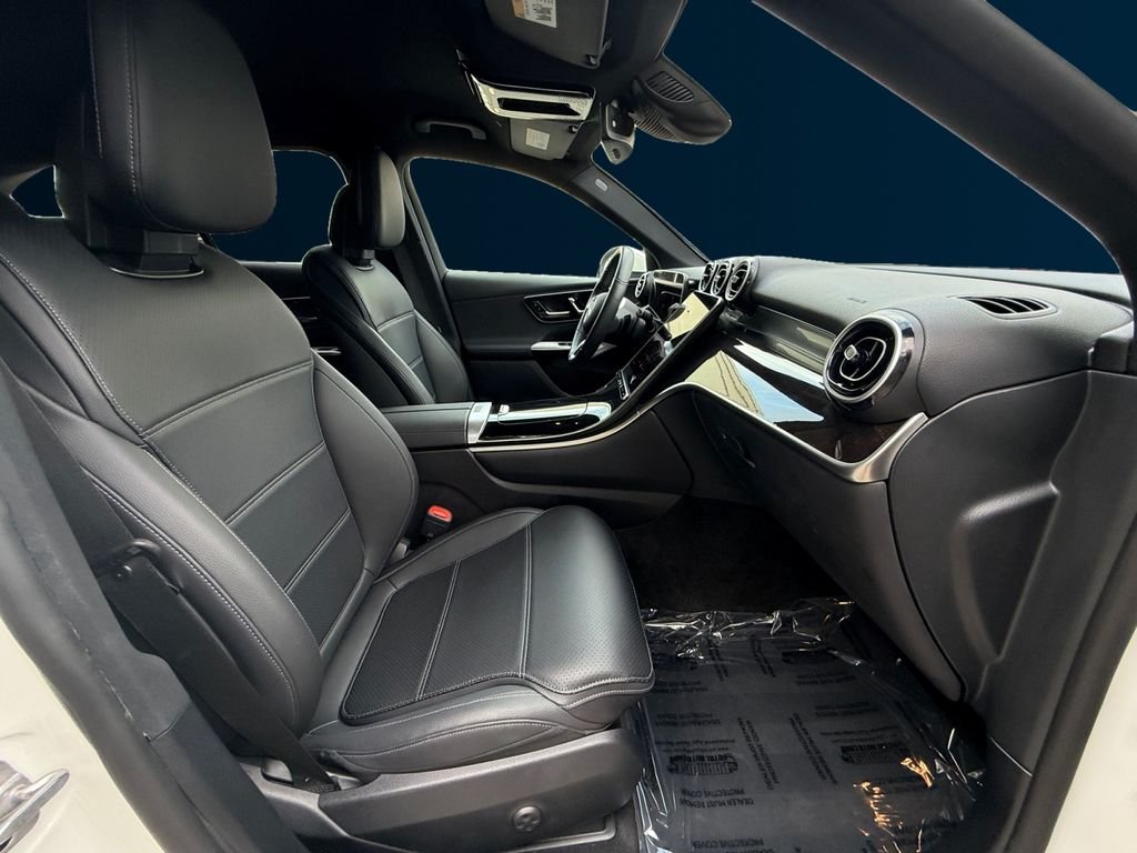 Used 2025  Mercedes-Benz GLC 300 image 17