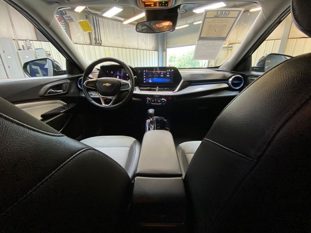 Used 2025 Black Chevrolet LT image 18