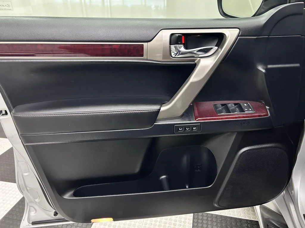 Used 2016 Silver Lexus 460 image 11