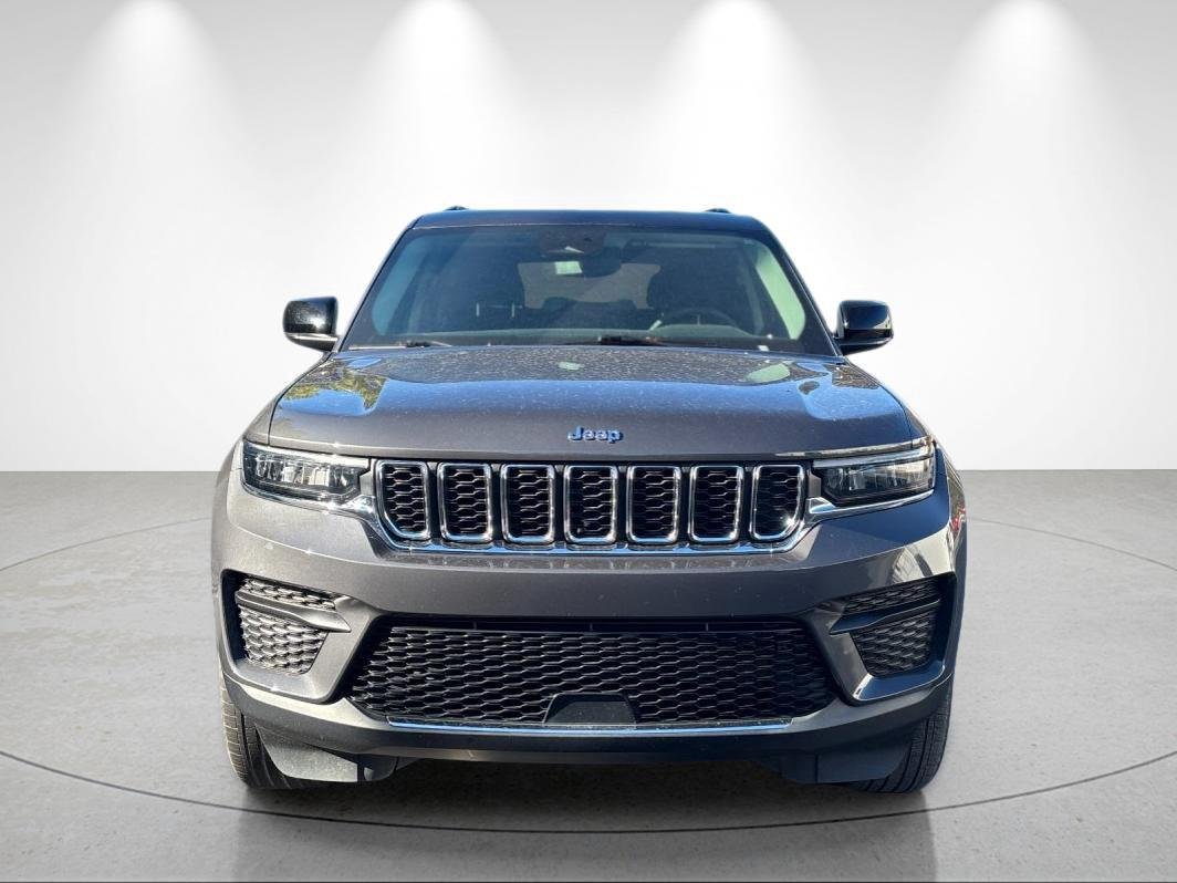 Used 2023 Baltic Gray Metallic Clearcoat Jeep Laredo image 8
