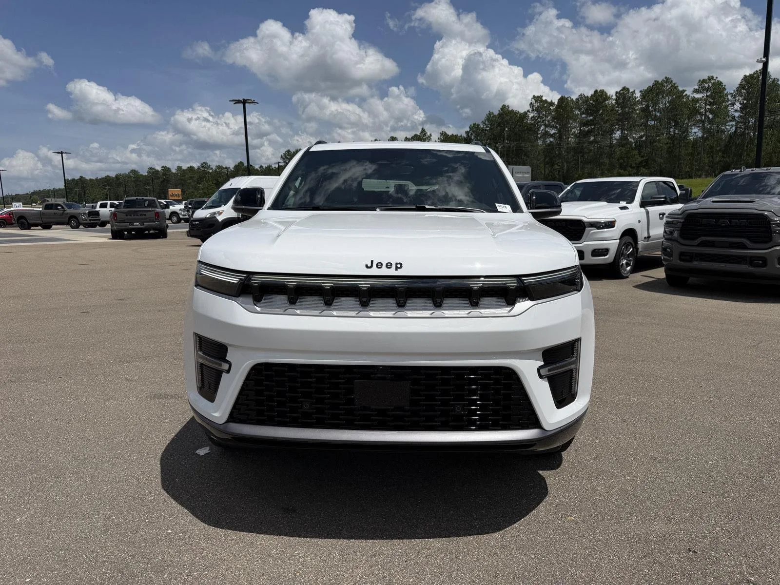 New 2026 Bright White Clear-Coat Exterior Paint Jeep 4x2 image 2