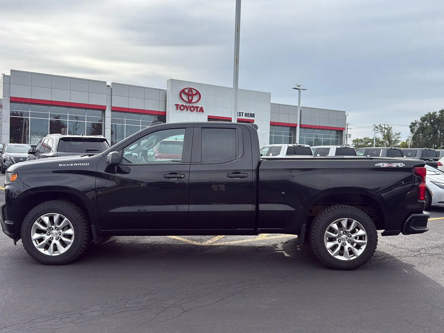Used 2020 Black Chevrolet Custom image 6