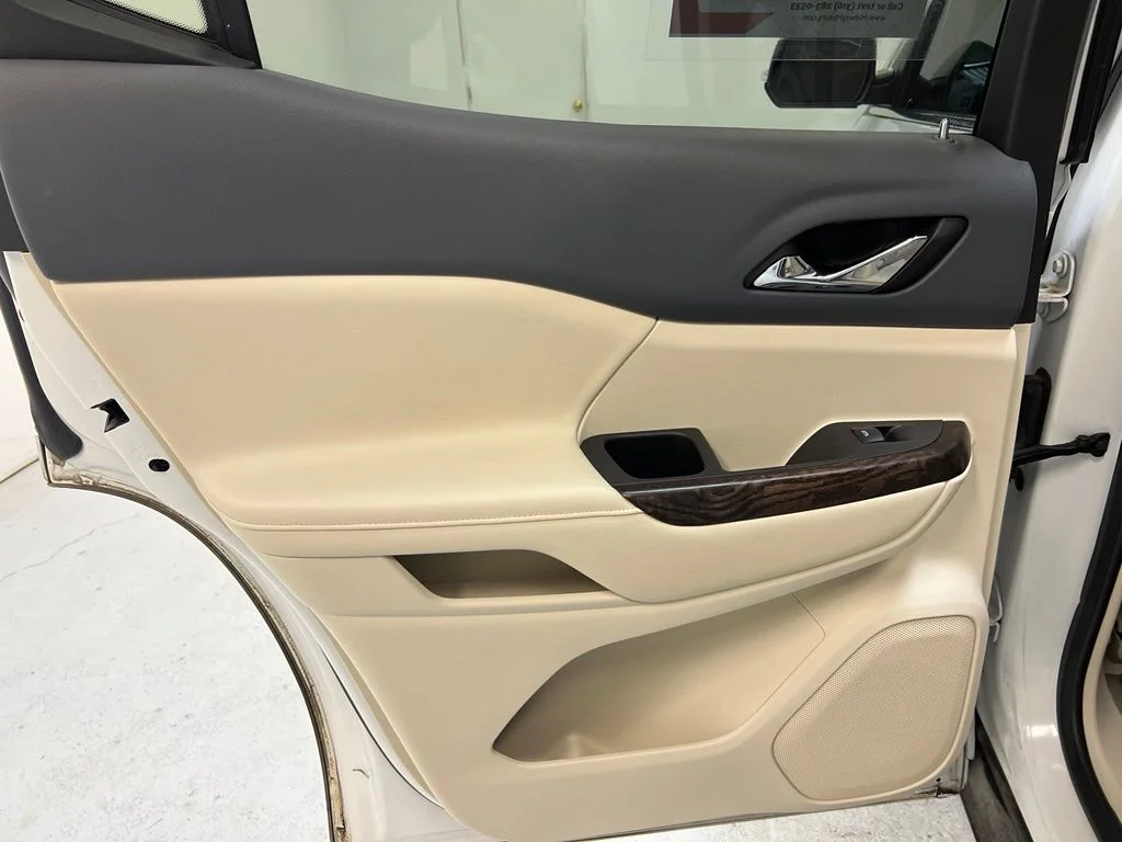 Used 2020 White GMC Denali image 31
