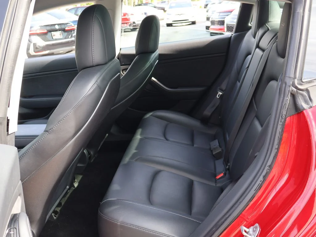 Used 2018 Red Tesla Long Range image 31