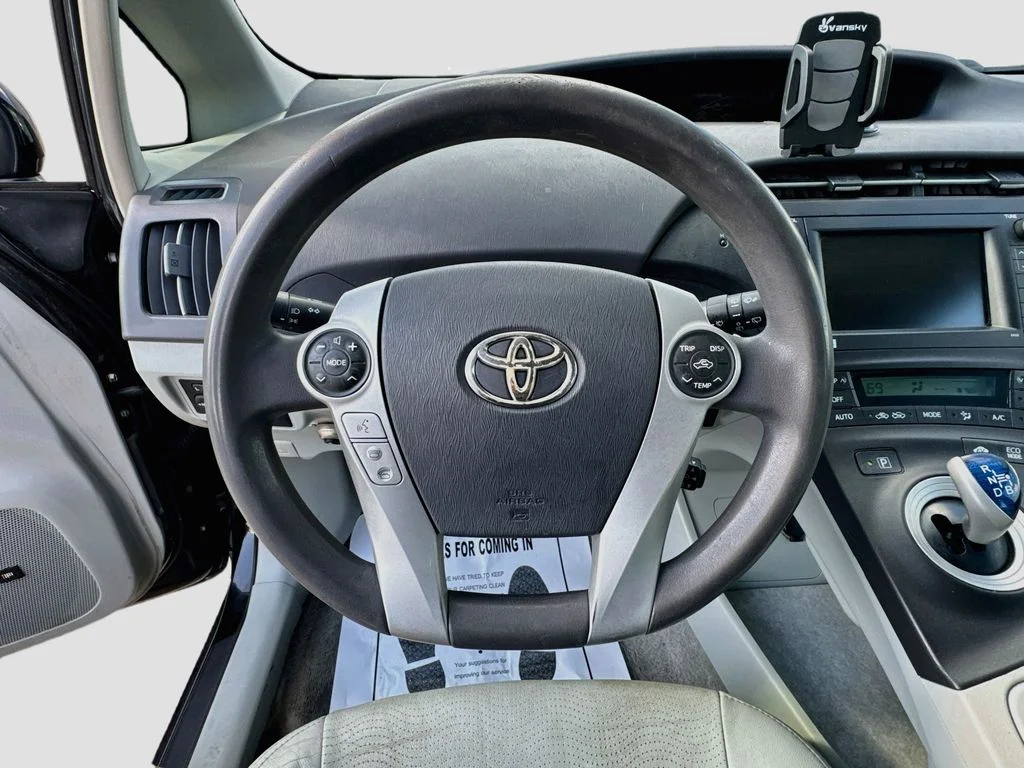 Used 2010 Red Toyota I image 11