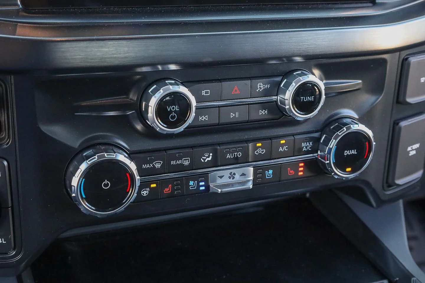 New 2026 Avalanche Ford F-350® Lariat® image 27