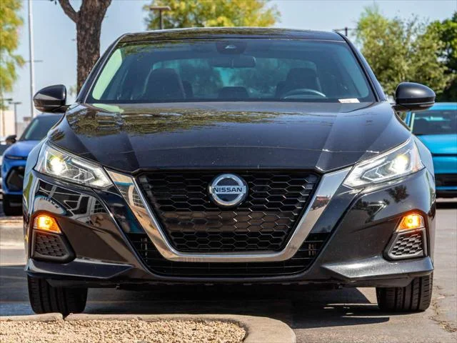 Used 2020 Black Nissan SR FWD image 4