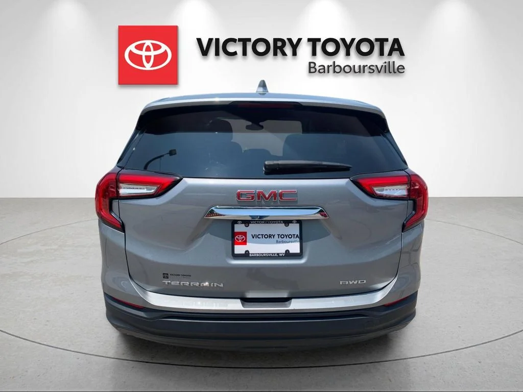 Used 2024 Silver GMC SLE image 4