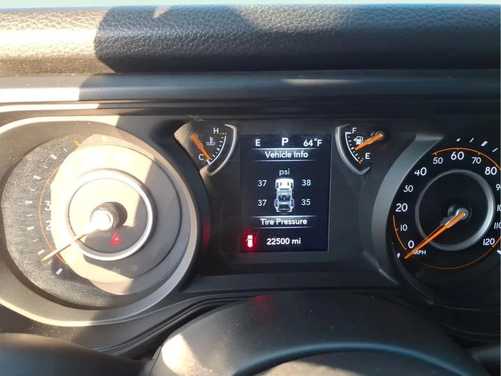 Used 2025 White Jeep Sport S image 22