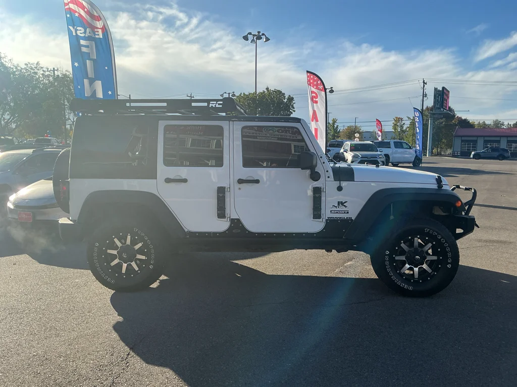 Used 2017 Bright White Clearcoat Jeep Sport image 4