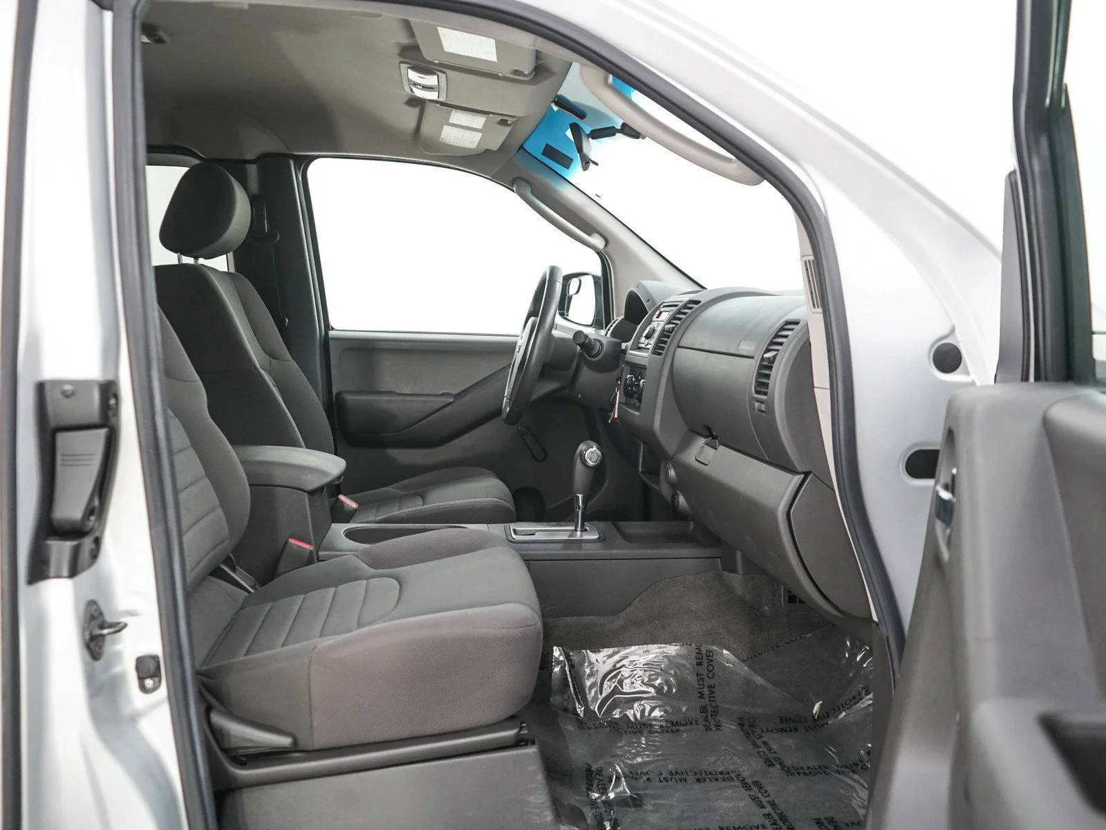 Used 2009 Silver Lightning Metallic Nissan SE image 11