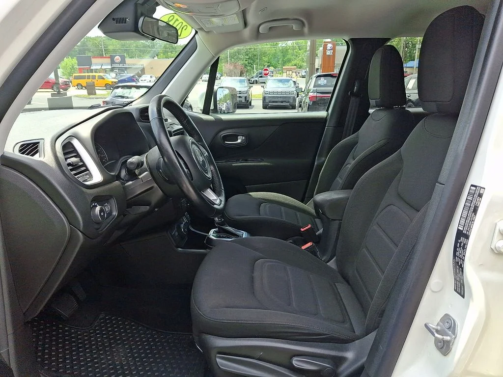 Used 2018 White Jeep Latitude image 13