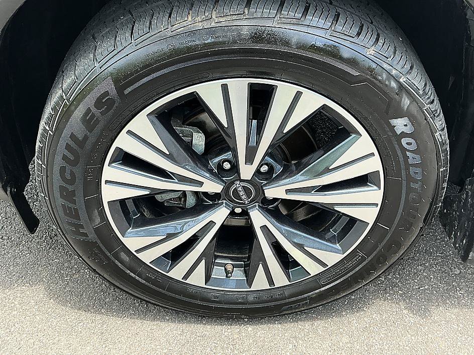 Certified Used 2023 Pearl White Tricoat Nissan SV image 8