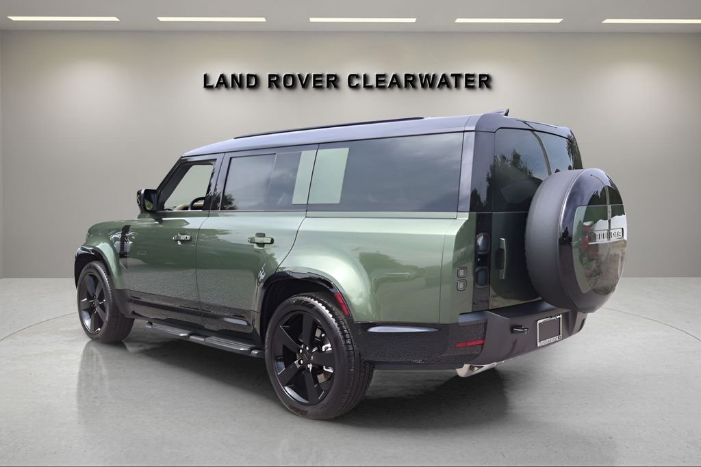 New 2026 Woolstone Green Land Rover X-Dynamic SE image 3