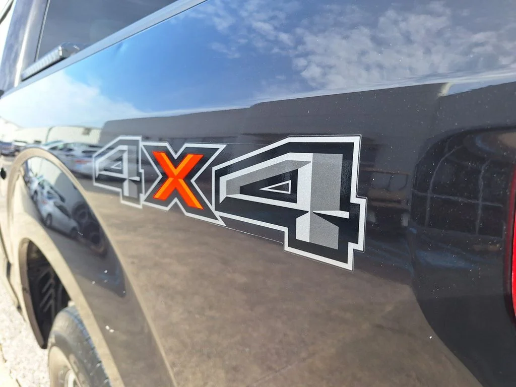 Used 2020 Black Metallic Ford XL image 25