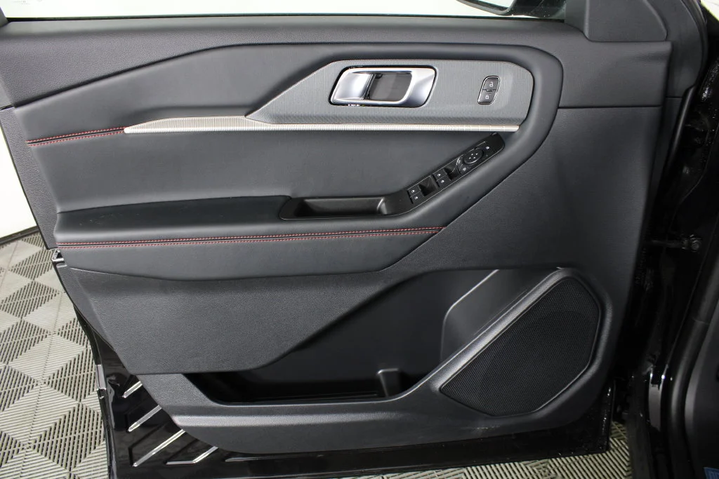 New 2027 Agate Black Metallic Ford ST-Line image 12