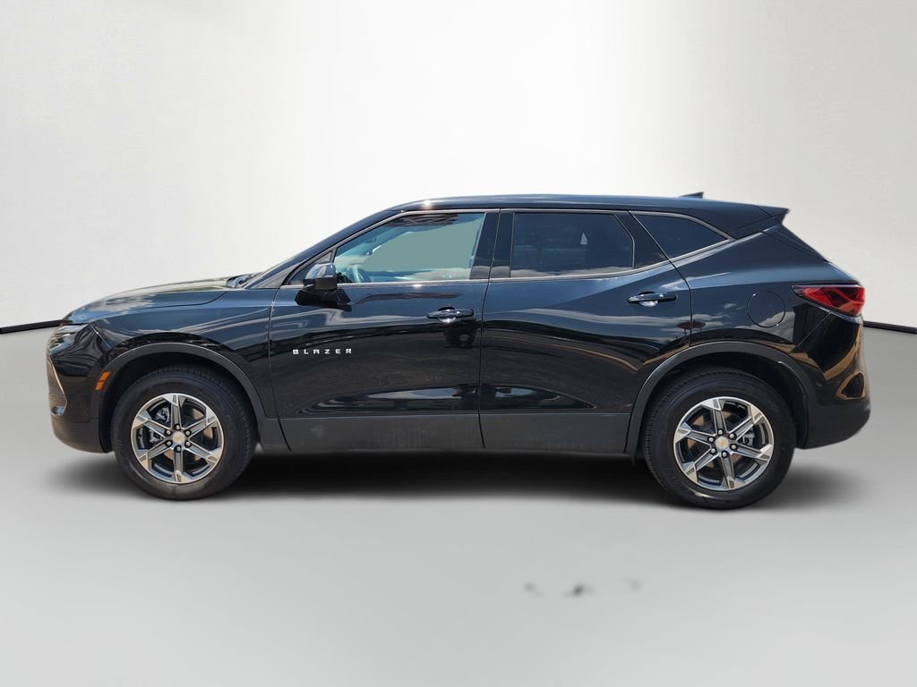 Used 2025 Black Chevrolet LT image 4