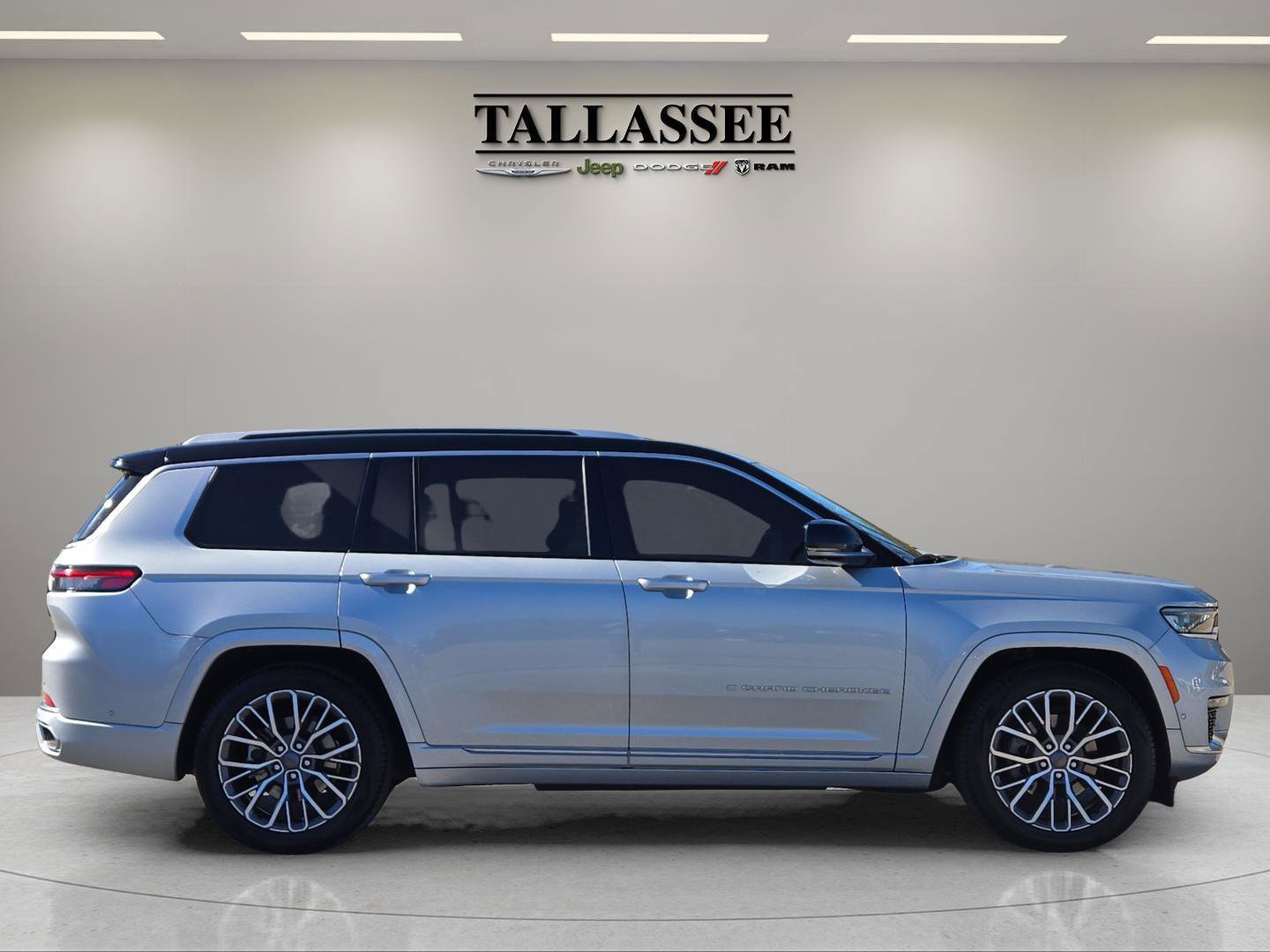 Used 2021 Silver Jeep Summit Reserve image 6