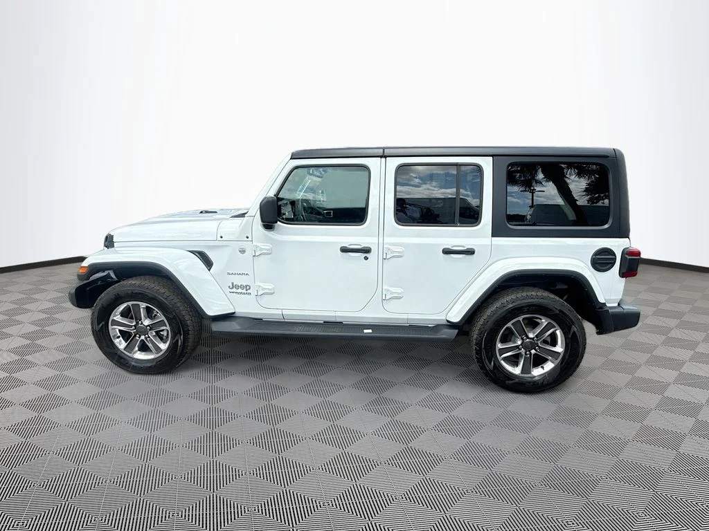 Used 2022 White Jeep Unlimited Sahara image 9