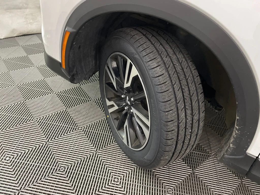 Used 2024 White Diamond Mitsubishi SE image 30