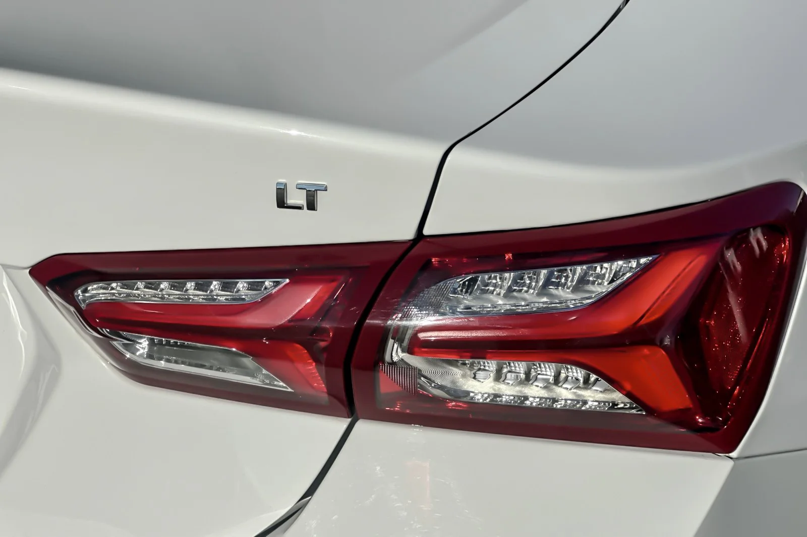Used 2024 Summit White Chevrolet LT image 25