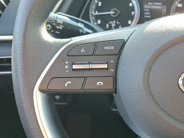 Certified Used 2023 Red Hyundai SE image 19