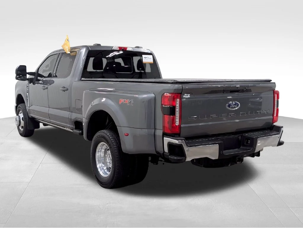 Certified Used 2025 Carbonized Gray Metallic Ford Lariat image 32