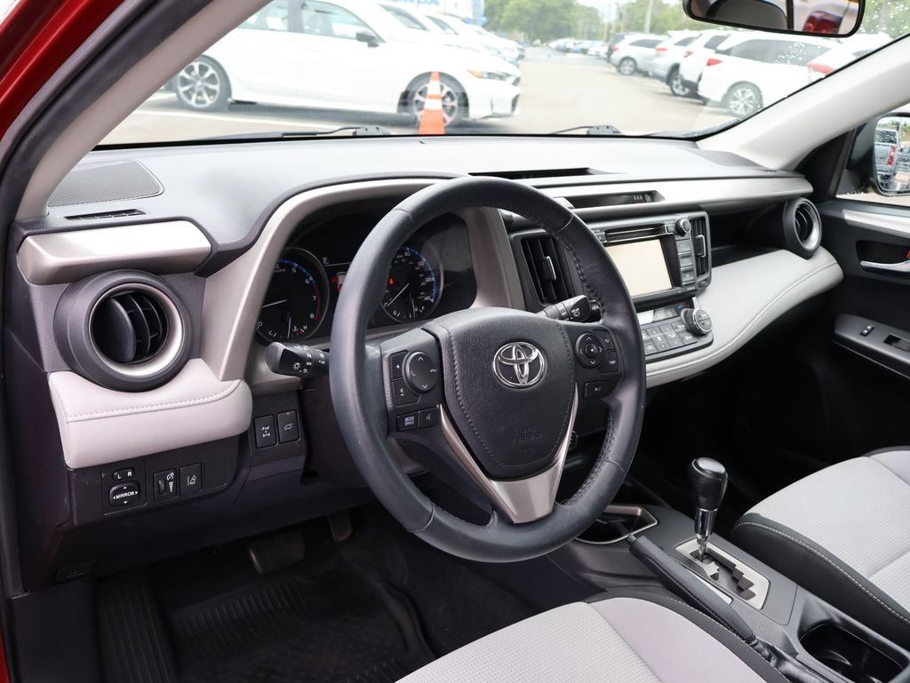 Used 2018 Red Toyota XLE image 17