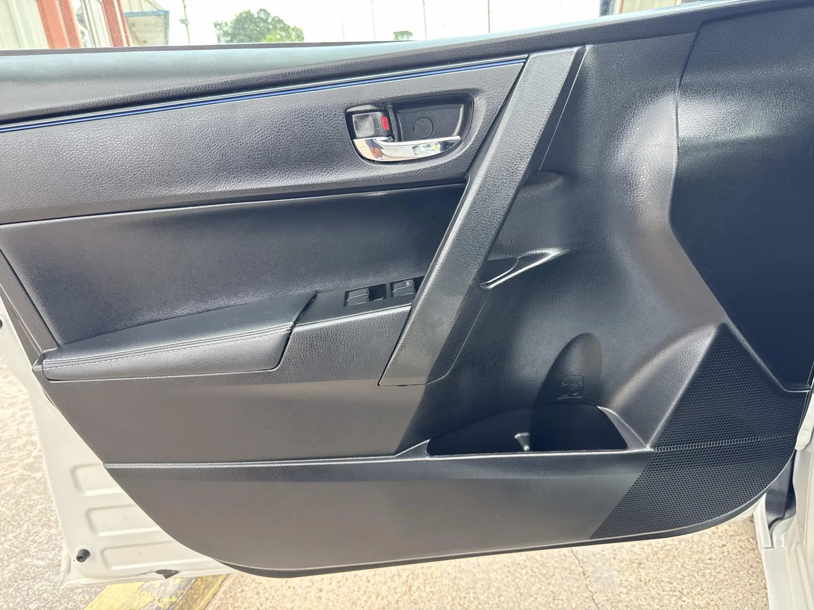 Used 2019 Super White Toyota LE image 18