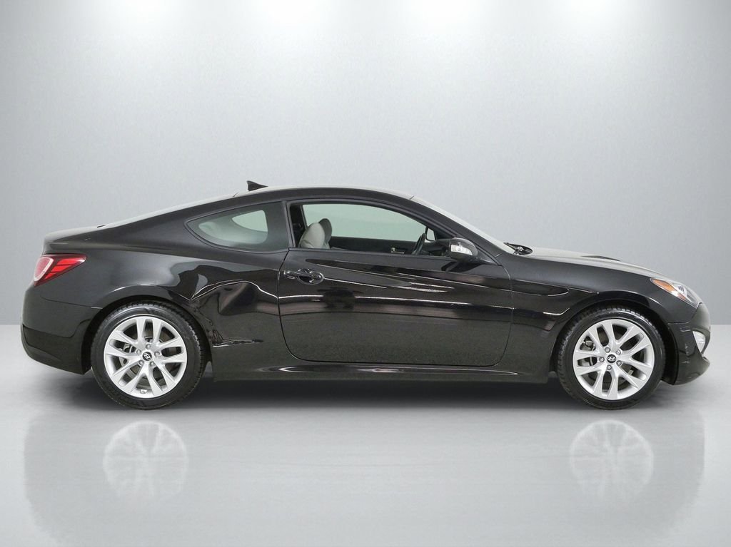 Used 2015 Black Hyundai 3.8 image 8