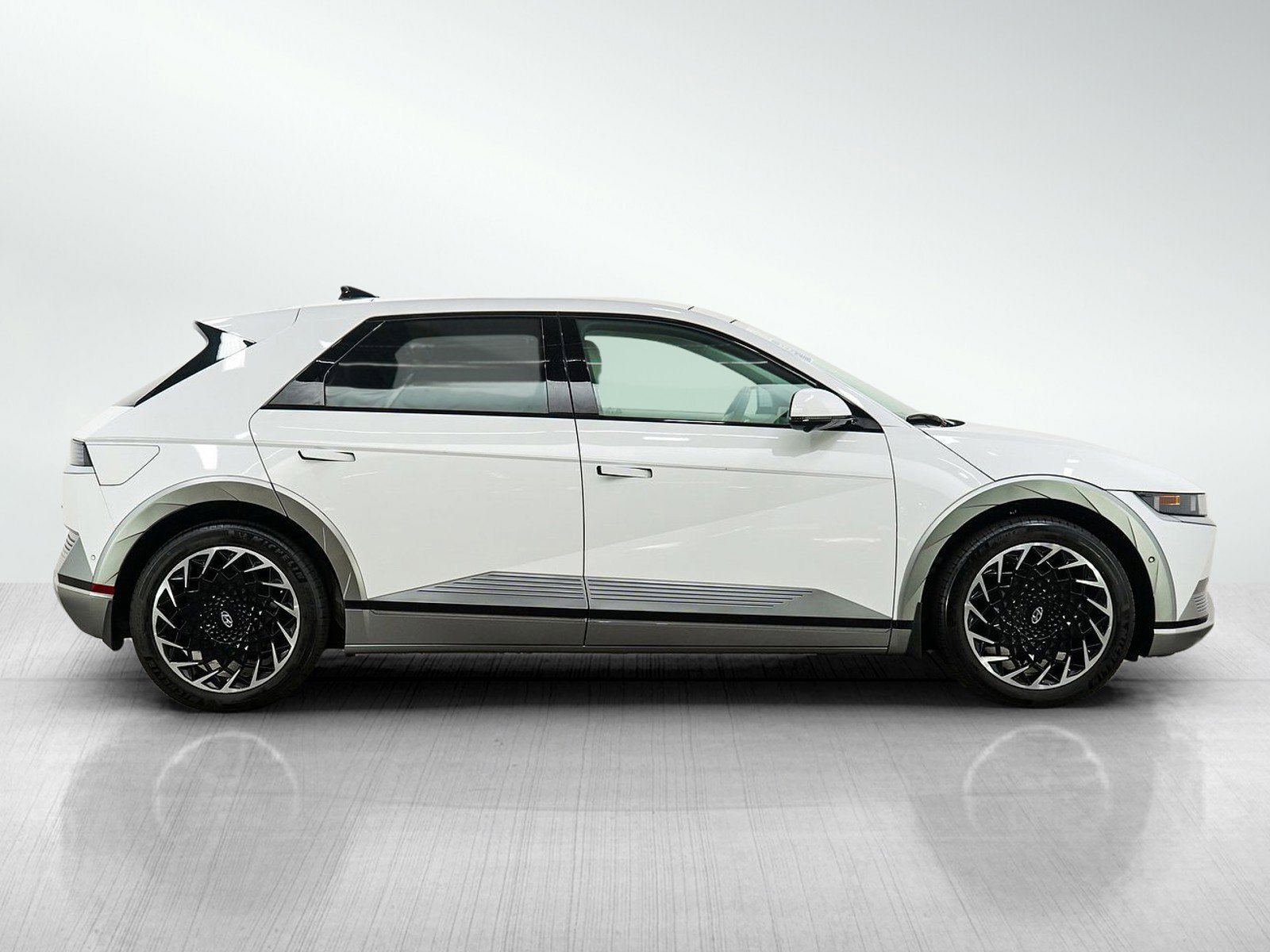 2024 Hyundai IONIQ 5 Limited - Photo 6