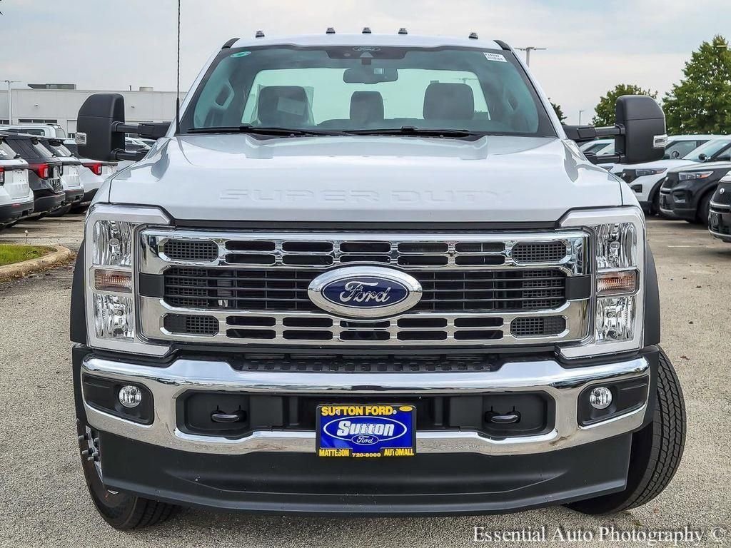 New 2025 Oxford White Ford F-450® XL image 5