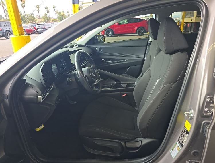 Used 2023 Silver Hyundai SEL image 5