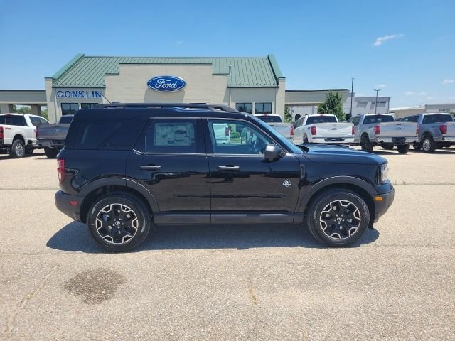 New 2026 Shadow Black Ford Outer Banks® image 22