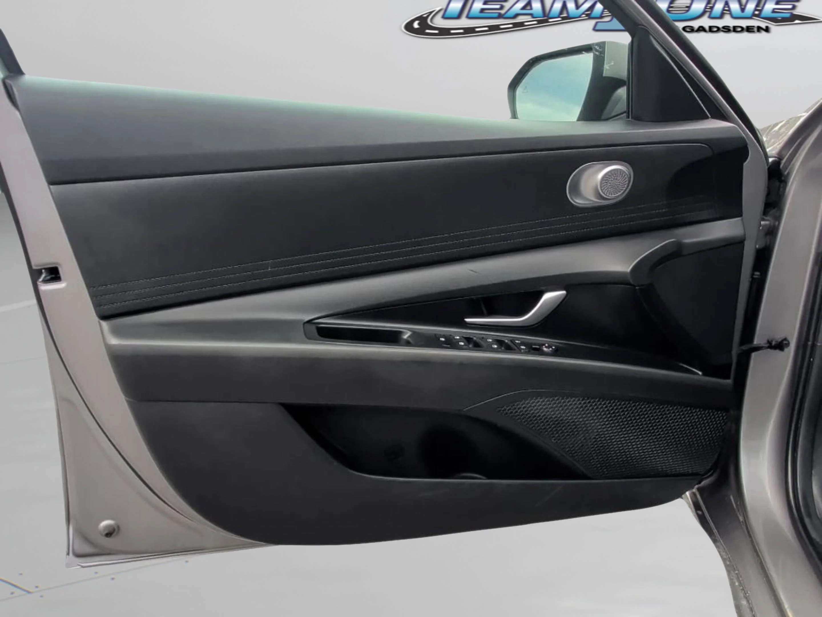 Used 2023 Fluid Metal Hyundai SEL image 17