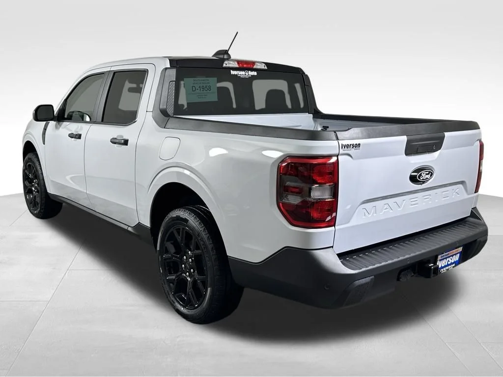 New 2025 Space White Metallic Ford XLT image 4