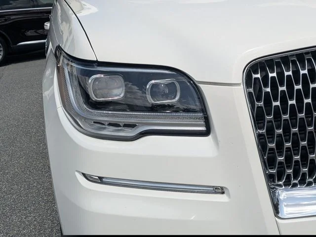 Used 2023 White Metallic Lincoln Reserve image 8