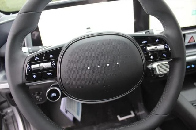 Used 2024 Silver Hyundai SEL image 9
