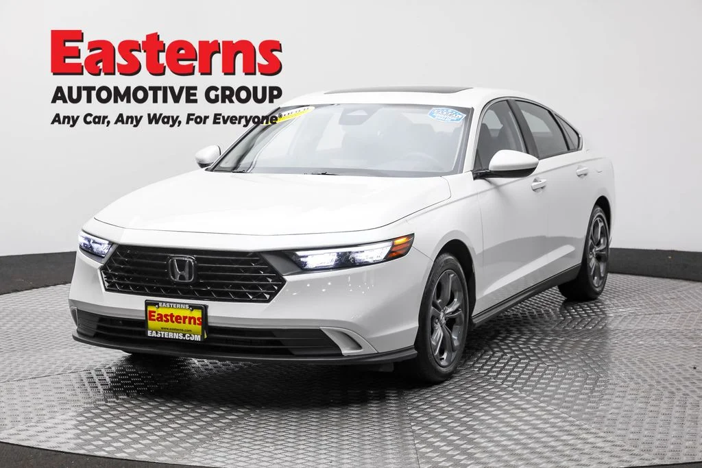 Used 2024 White Honda EX image 1