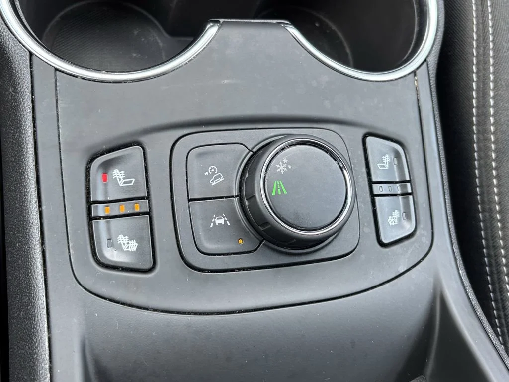 Used 2024 Volcanic Red Tintcoat GMC SLE image 21
