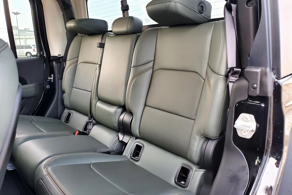 New 2025 Black Jeep Mojave image 18