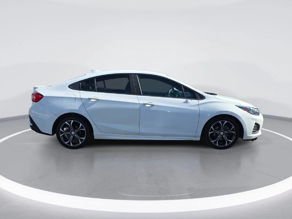 Used 2019 Chevrolet Cruze LT with VIN 1G1BE5SM8K7100745 for sale in Davison, MI